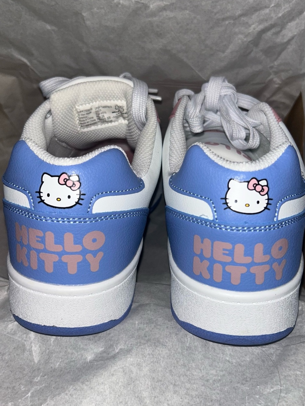 Heydude x Hello Kitty White and Pink Women's Low-Top Sneakers Brand New - Picture 6 of 8
